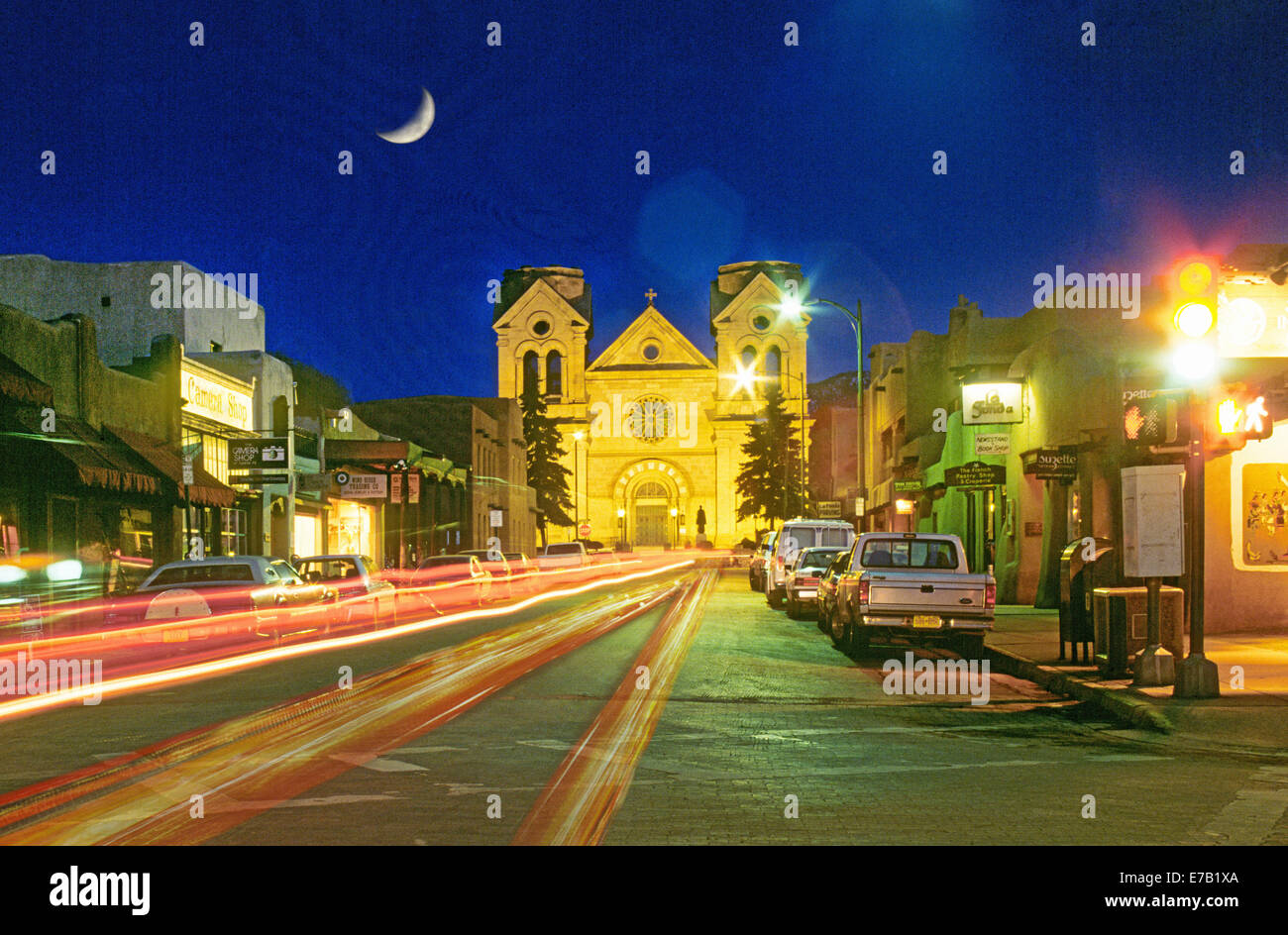 Ein Blick auf St. Francis Basillica in der Nähe der historischen Plaza Santa Fe in Santa Fe, New Mexico Stockfoto