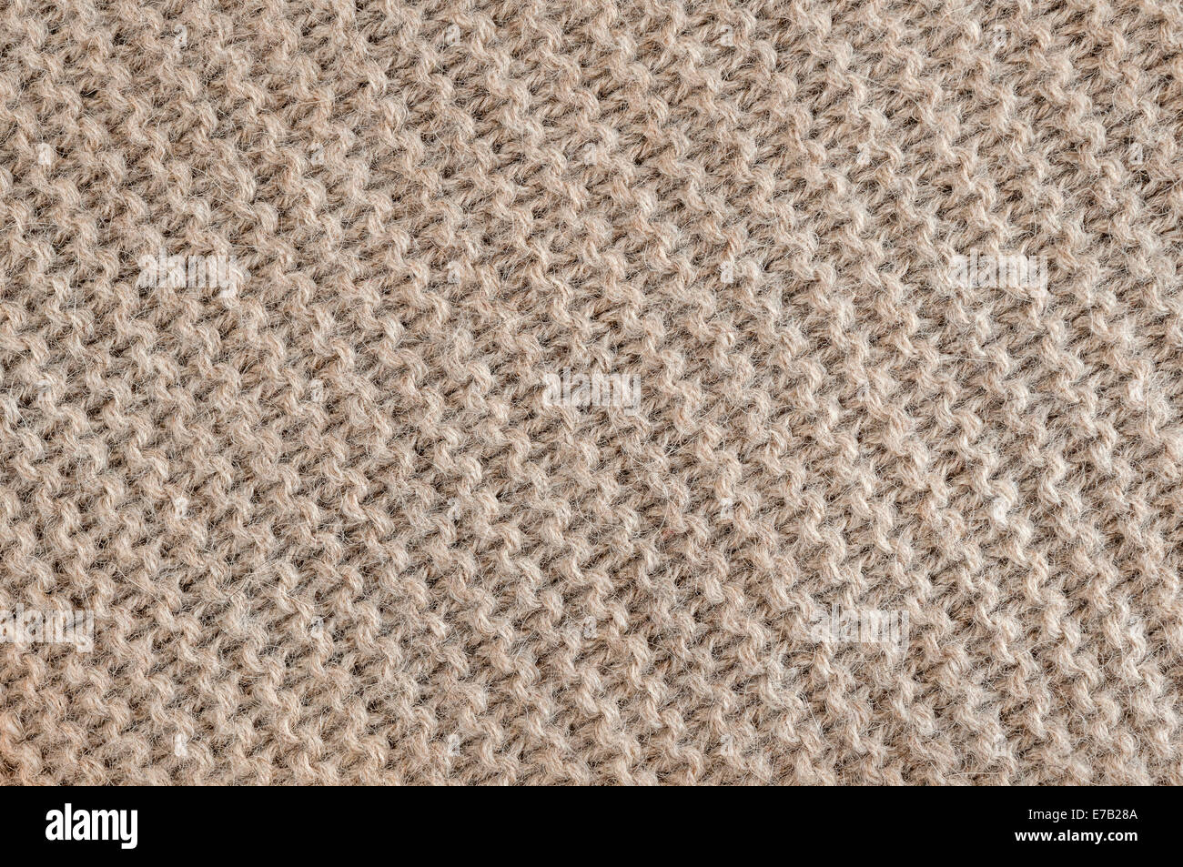 Gestrickte Textur der ungefärbten braune Alpakawolle Gestrick mit diagonalen Strumpfband Stichbild als Hintergrund Stockfoto
