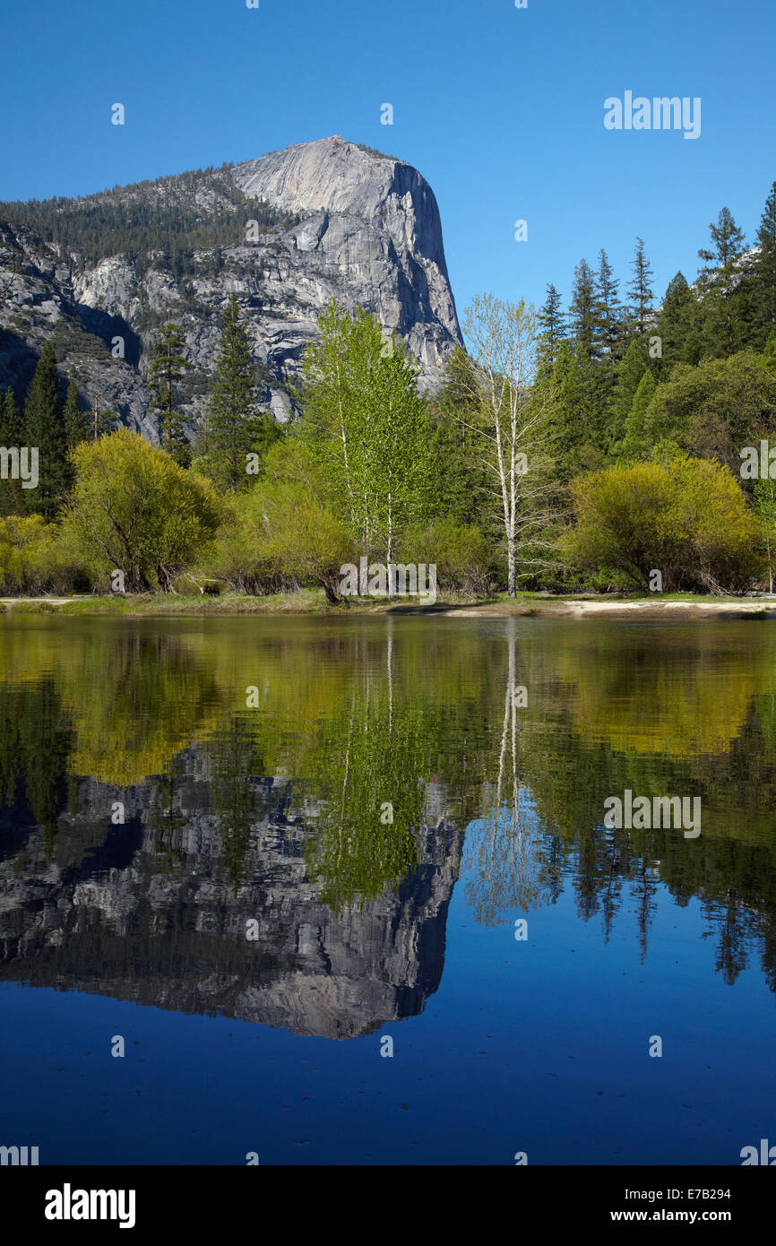 Mt Watkins spiegelt sich in Mirror Lake, Yosemite-Nationalpark, Kalifornien, USA Stockfoto