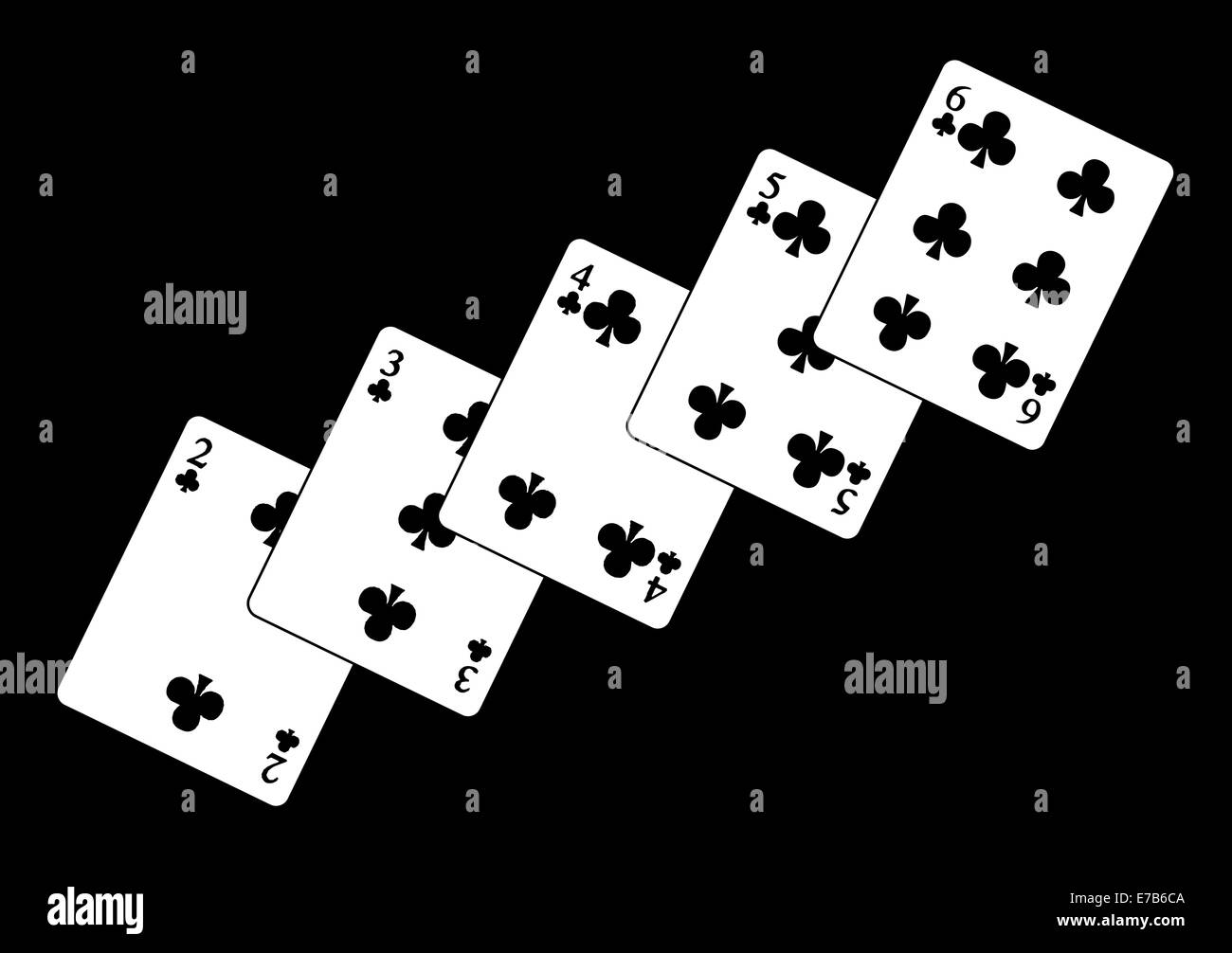 Fünf Karten von der Farbe des Clubs auf schwarzem Hintergrund Stockfoto