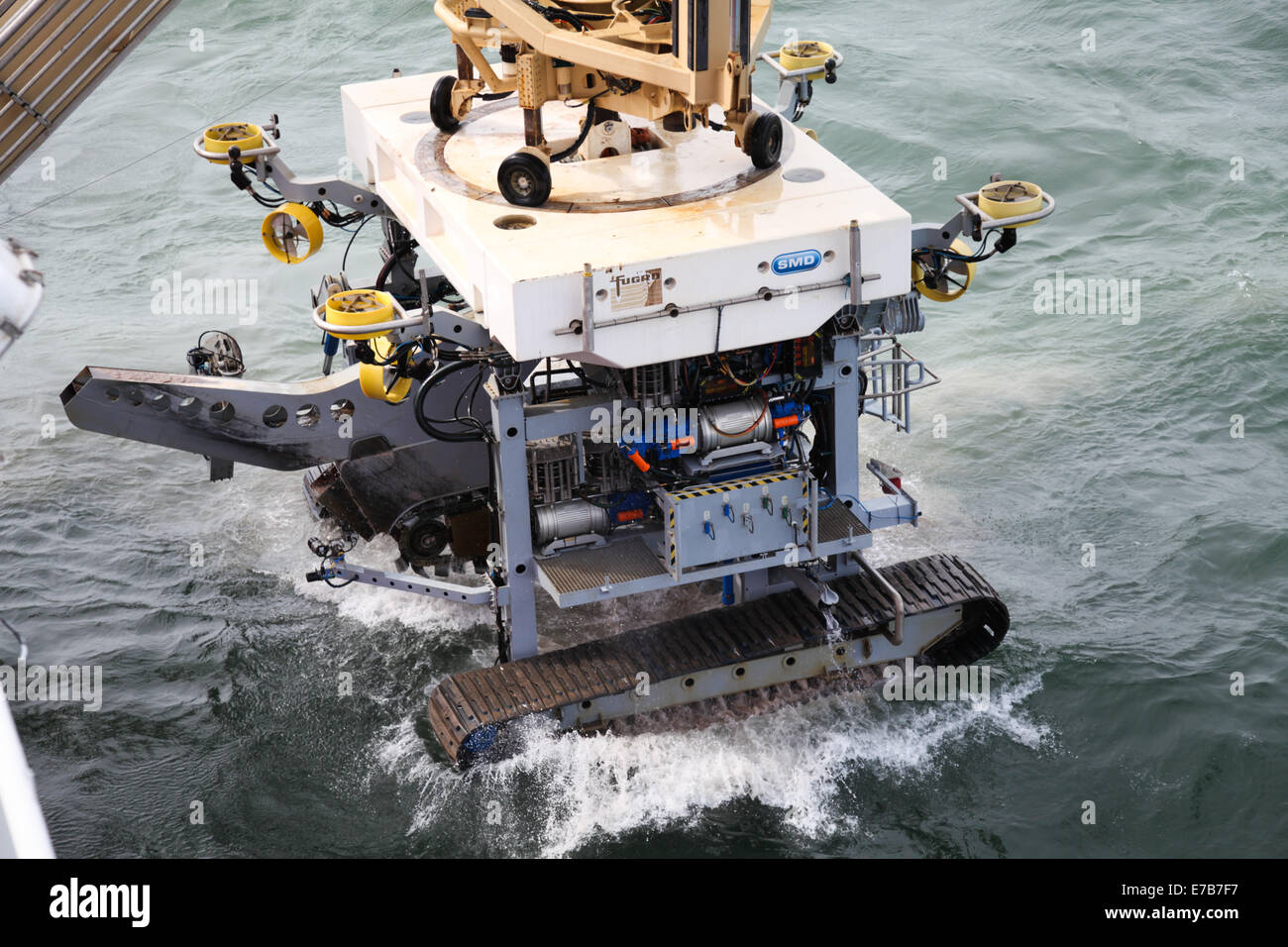 Ein SMD ferngesteuert betrieben Fahrzeug (ROV) Kabel Grabenaushub Crawler arbeiten vor der Küste am Offshore-Windpark Gwynt y Mor Stockfoto