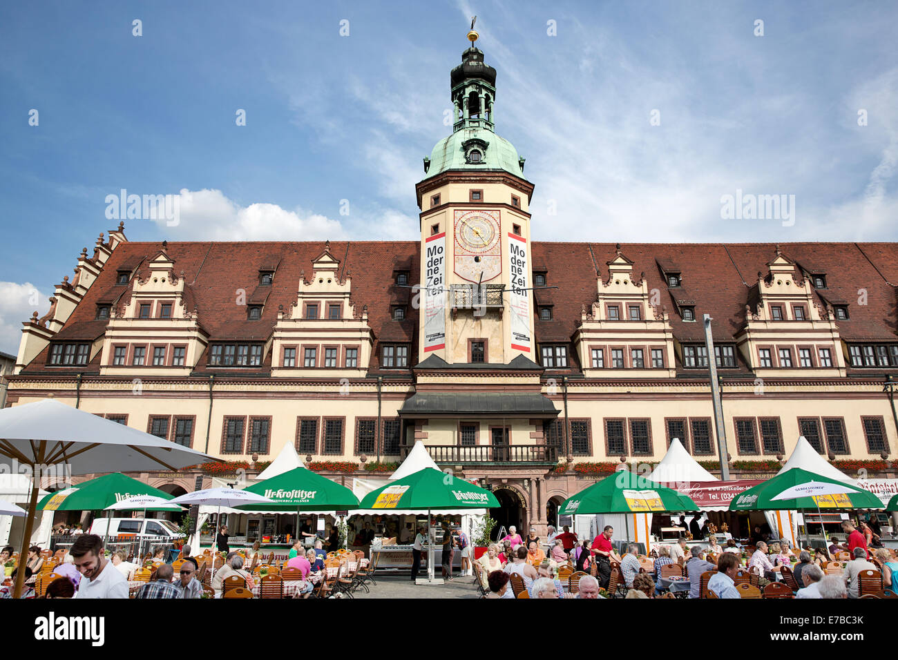 Marktplatz in Leipzig, Deutschland. Das alte Rathaus und Uhrturm. Stockfoto
