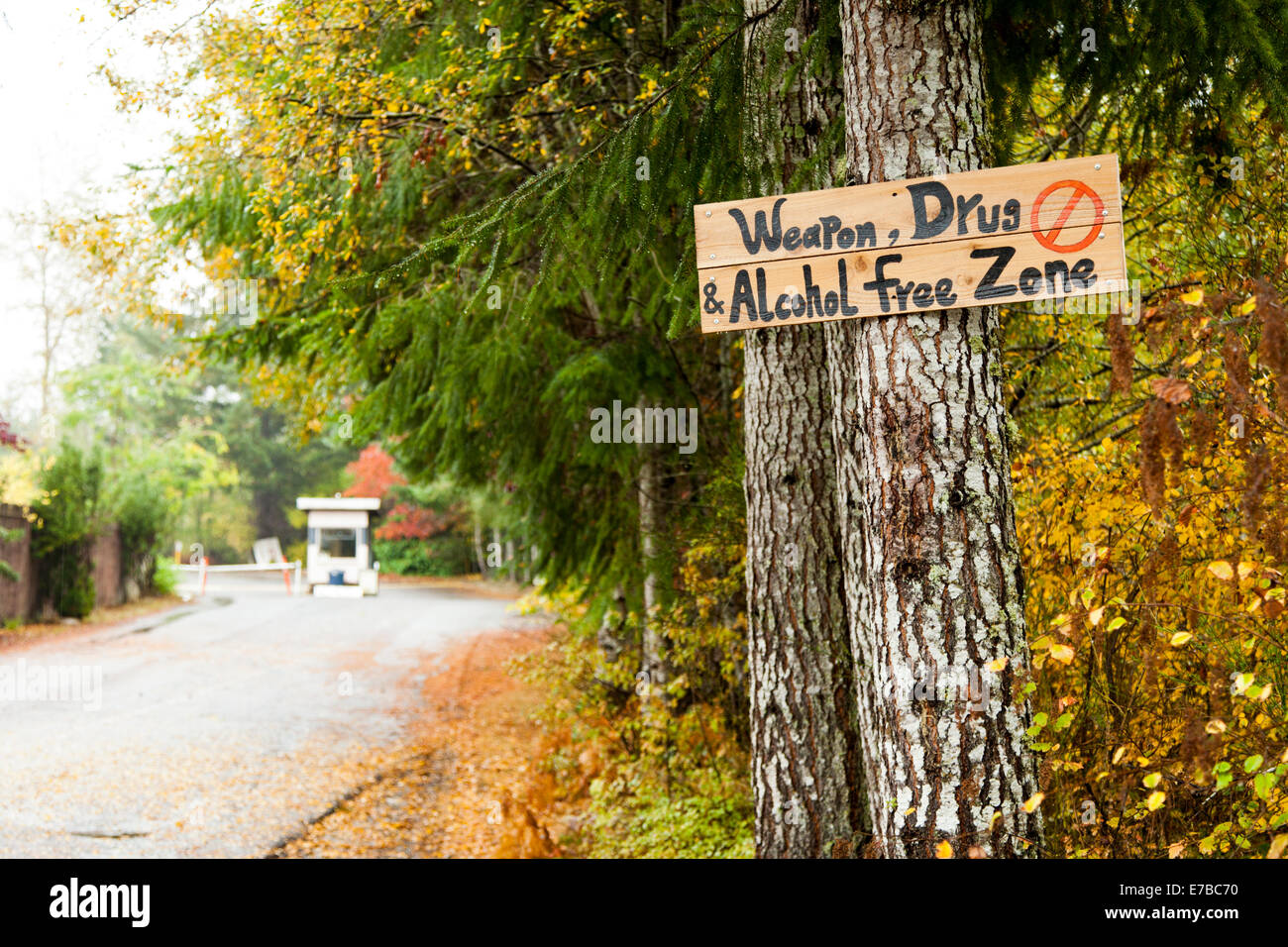 Warnschild am Eingang des Skyline Theater Shelton, WA United States Stockfoto