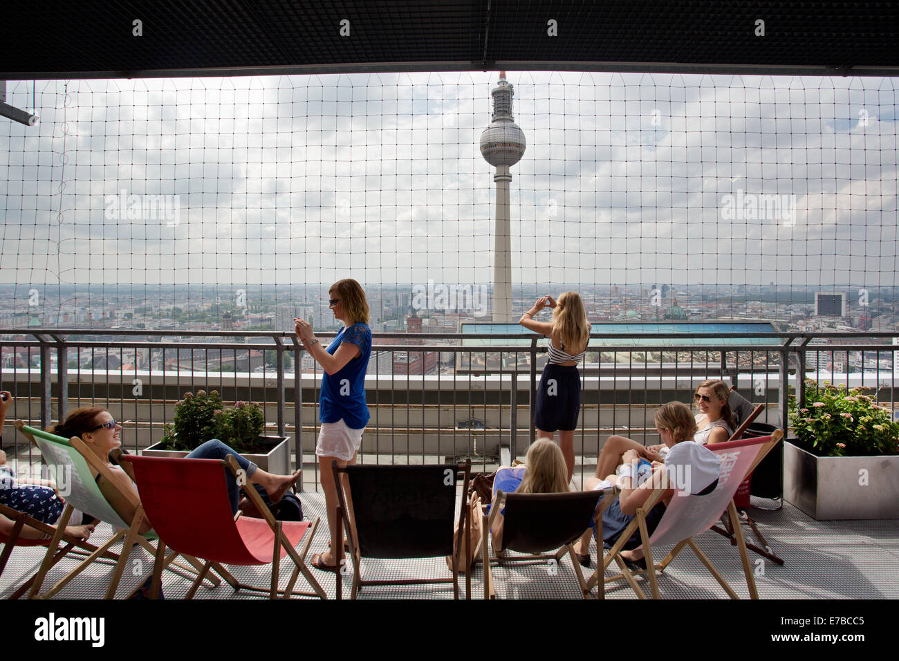 Die Dachterrasse Des Park Inn Berlin Deutschland Stockfotografie Alamy