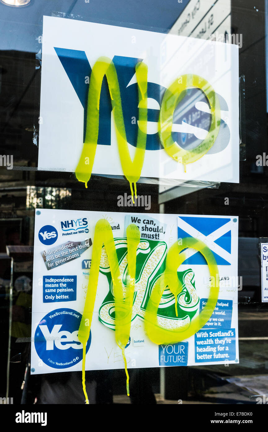 Kein Graffiti gesprüht über Ja-Kampagne Plakate in den Räumlichkeiten der Kampagne für ein ja für Newington und Southside Stadtteil von Edinburgh Stockfoto