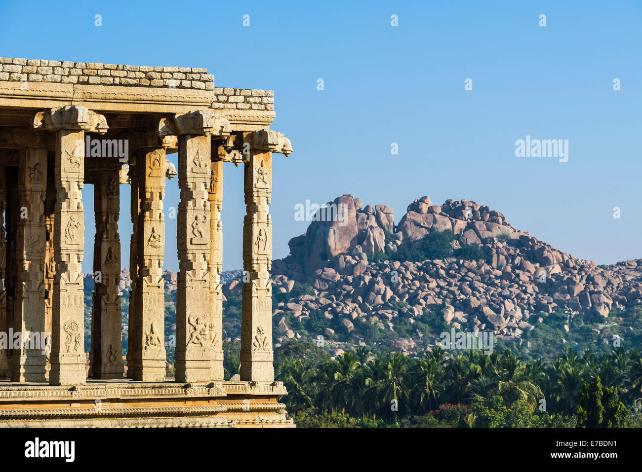 Sasivekalu-Ganesha-Tempel auf Hemakuta Hill, ruinierte Stadt Vijayanagara, UNESCO-Weltkulturerbe, Hampi, Karnataka, Indien Stockfoto