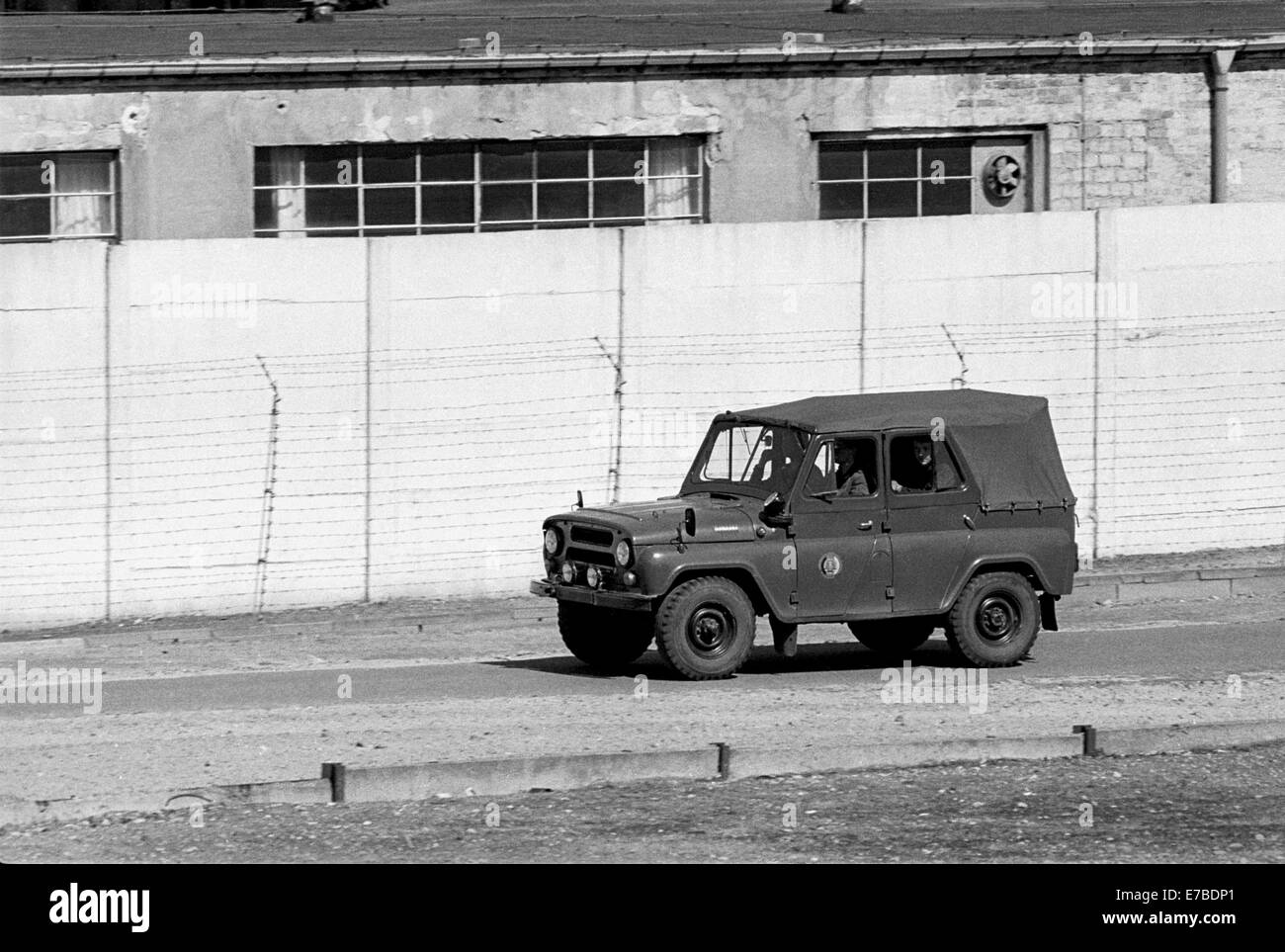 die Berliner Mauer, DDR Grenze Polizei (Volkspolizei) Stockfoto