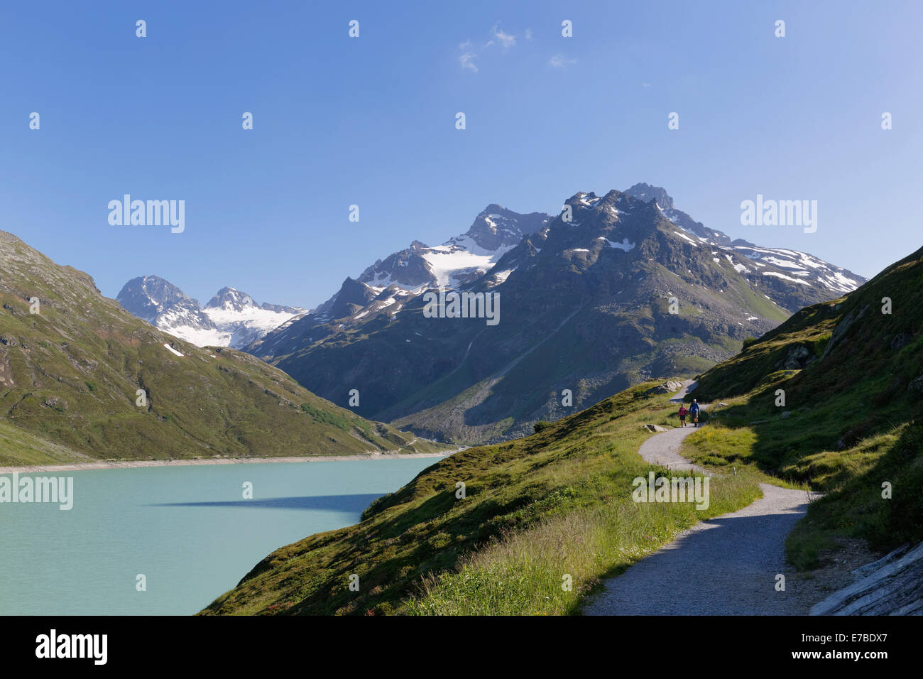 Silvretta-Stausee, verließ Mt Piz Buin, richtige Mt Schattenspitze Bielerhöhe übergeben, gelegenen, Silvretta, Vorarlberg, Österreich Stockfoto