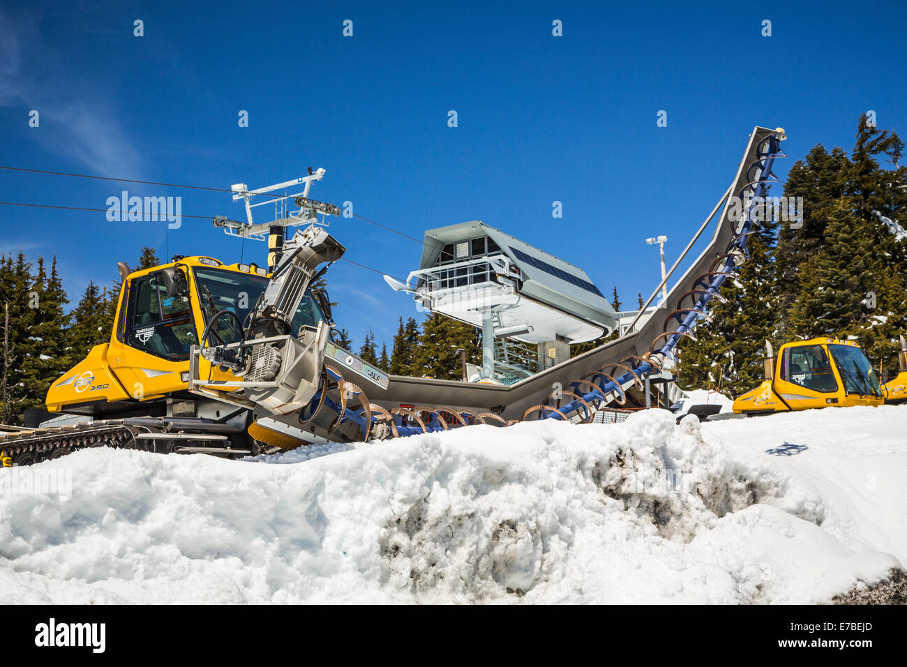 Skipiste, Pflege der Ausrüstung in den Mt. Hood Meadows Ski-Anlagen am Fuße des Mt. Hood, Oregon, USA. Stockfoto