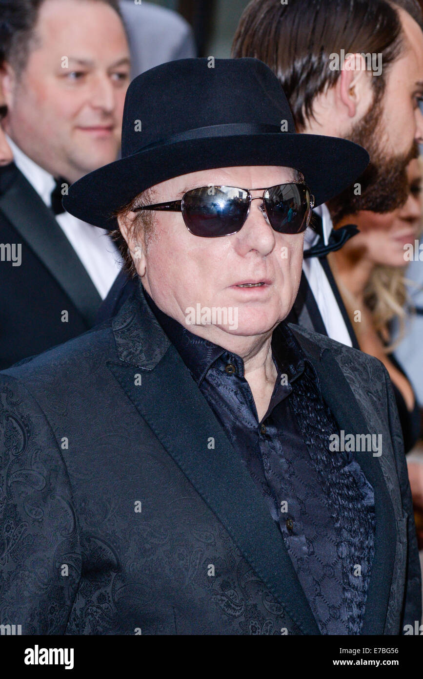 Van Morrison kommt bei der GQ Men of the Year Award im 09.02.2014 am Royal Opera House, London. Personen im Bild: Van Morrison. Bild von Julie Edwards Stockfoto