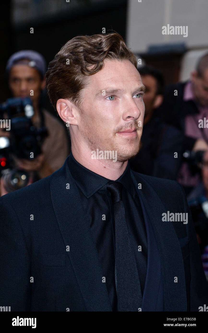Benedict Cumberbatch kommt bei der GQ Men of the Year Award im 09.02.2014 am Royal Opera House, London. Personen im Bild: Benedict Cumberbatch. Bild von Julie Edwards Stockfoto