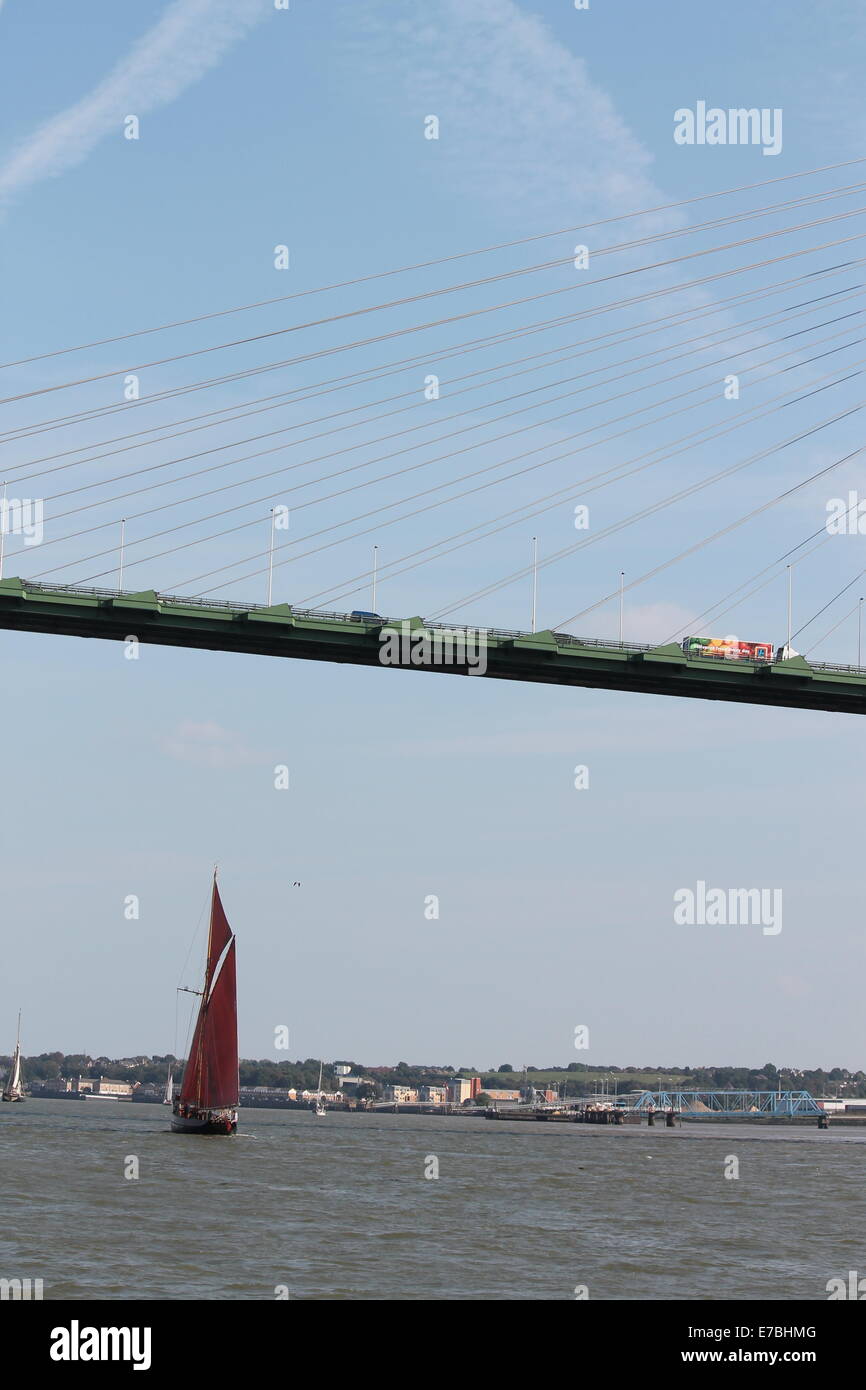Groß Schiff Festival 2014 - Großsegler, Dartford Bridge, Thames UK Stockfoto