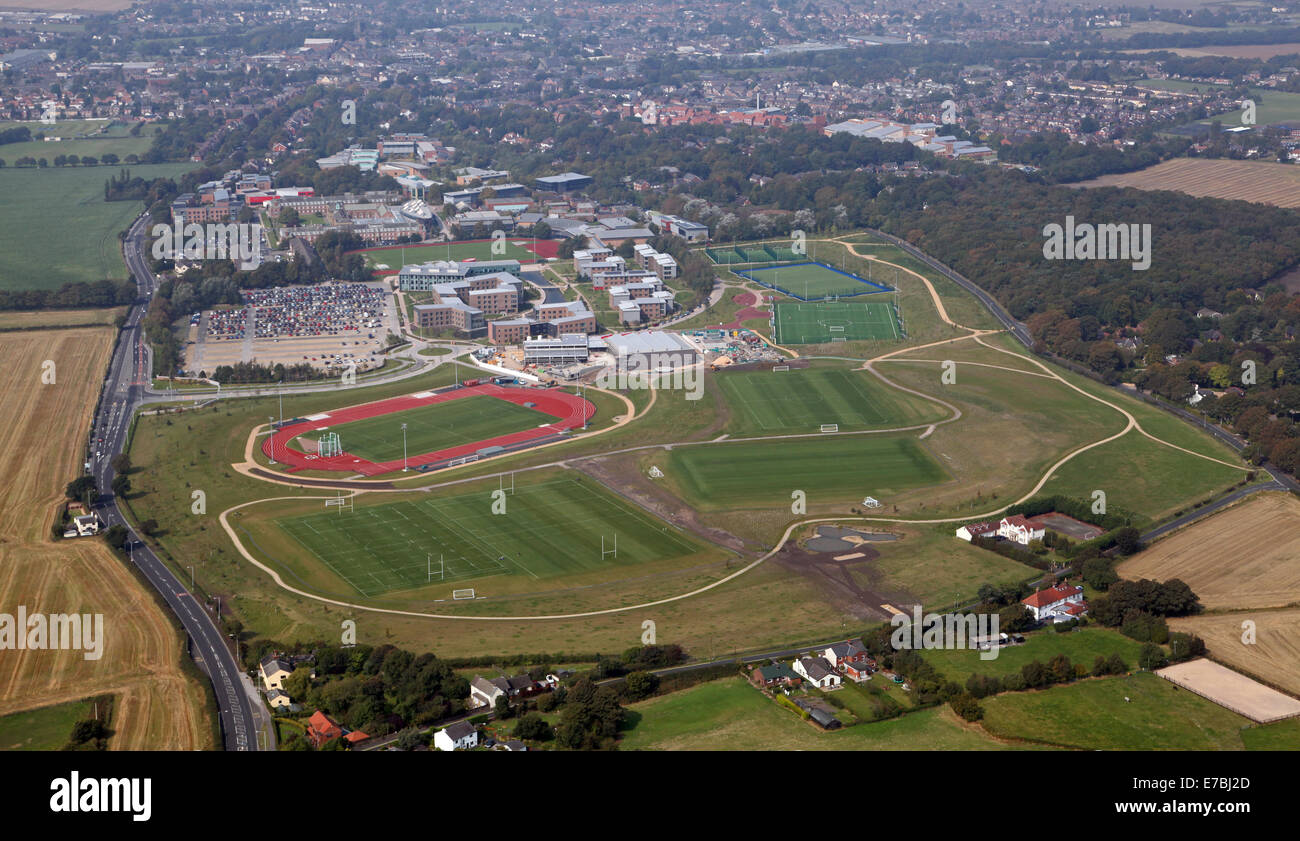 Luftaufnahme der Edge Hill University in der Nähe von Ormskirk, Lancashire, UK Stockfoto