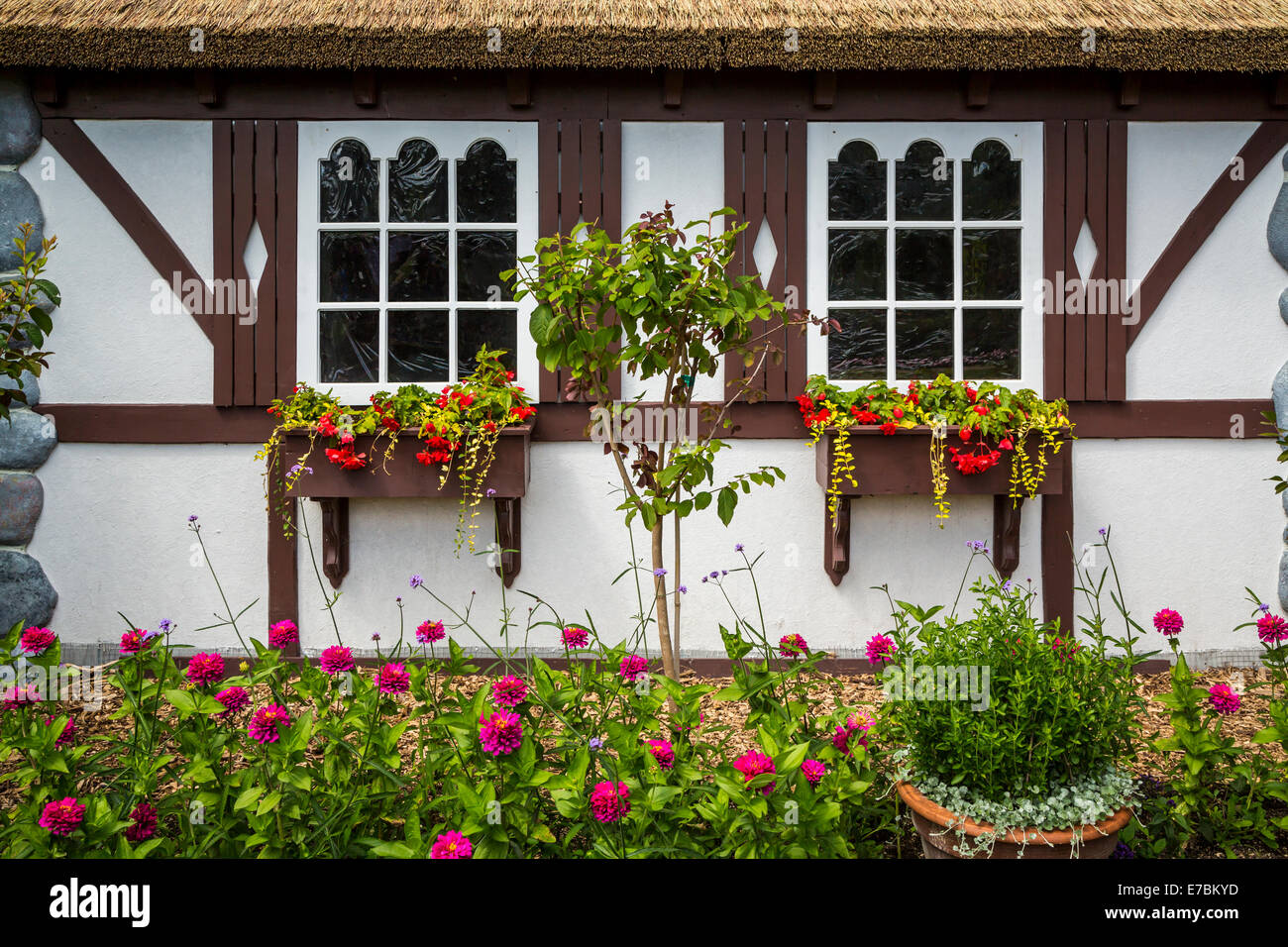 Die Fenstereinfassungen in "Omas Haus" im englischen Garten der Assiniboine Park in Winnipeg, Manitoba, Kanada. Stockfoto