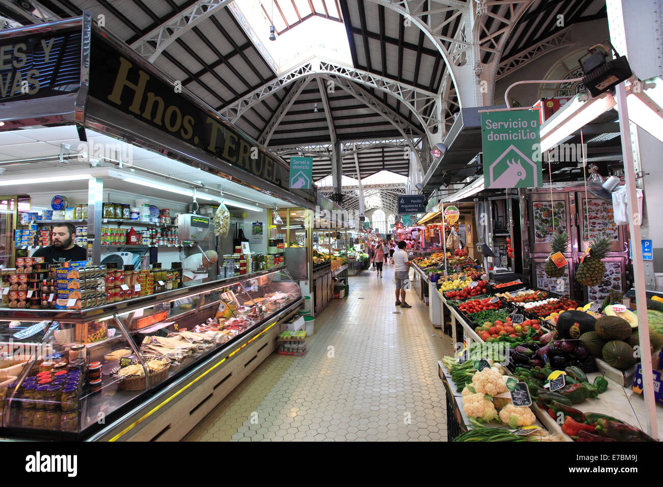 Indoor-Markt Stände, Verkauf von Obst und Gemüse, Mercado Central, Central Market, Stadt Valencia, Spanien, Europa. Stockfoto