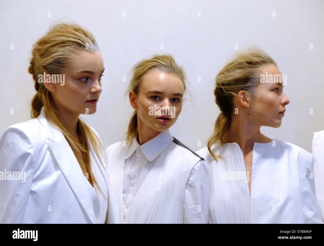 London, UK. 12. September 2014. London Fashion Woche SS15: Hinter den Kulissen von "Ones to Watch"-Modelle tragen Youjia Jin Credit: Rachel Megawhat/Alamy Live News Stockfoto