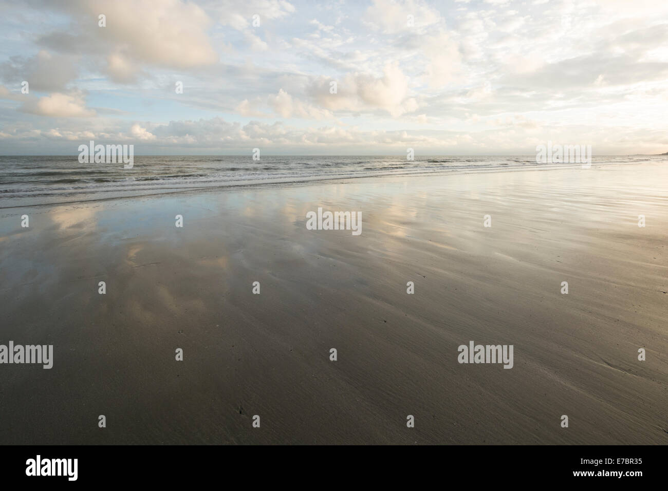 Am frühen Morgen Blick vom Strand in Knoke-Heist, Belgien Stockfoto