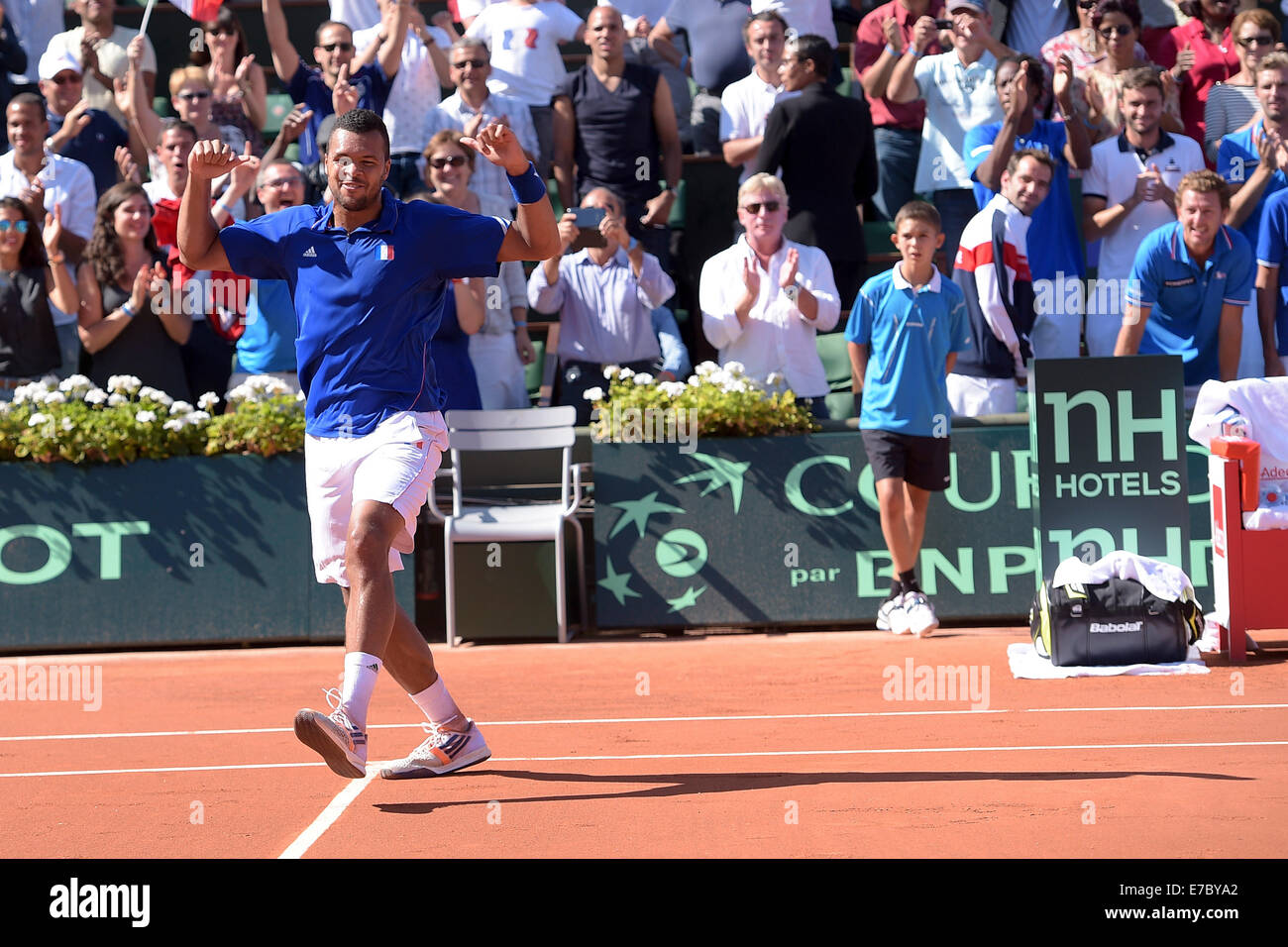 Roland Garros, Paris, Frankreich. 12. Sep, 2014. Davis Cup Tennis Halbfinale Frankreich gegen Tschechien. Jo Wilfried Tsonga (Fra) Credit: Action Plus Sport/Alamy Live News Stockfoto