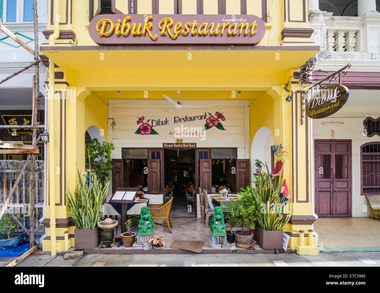 Dibuk Restaurant in einem renovierten chinesisch-portugiesischen Haus in der Altstadt von Phuket, Insel Phuket, Thailand Stockfoto