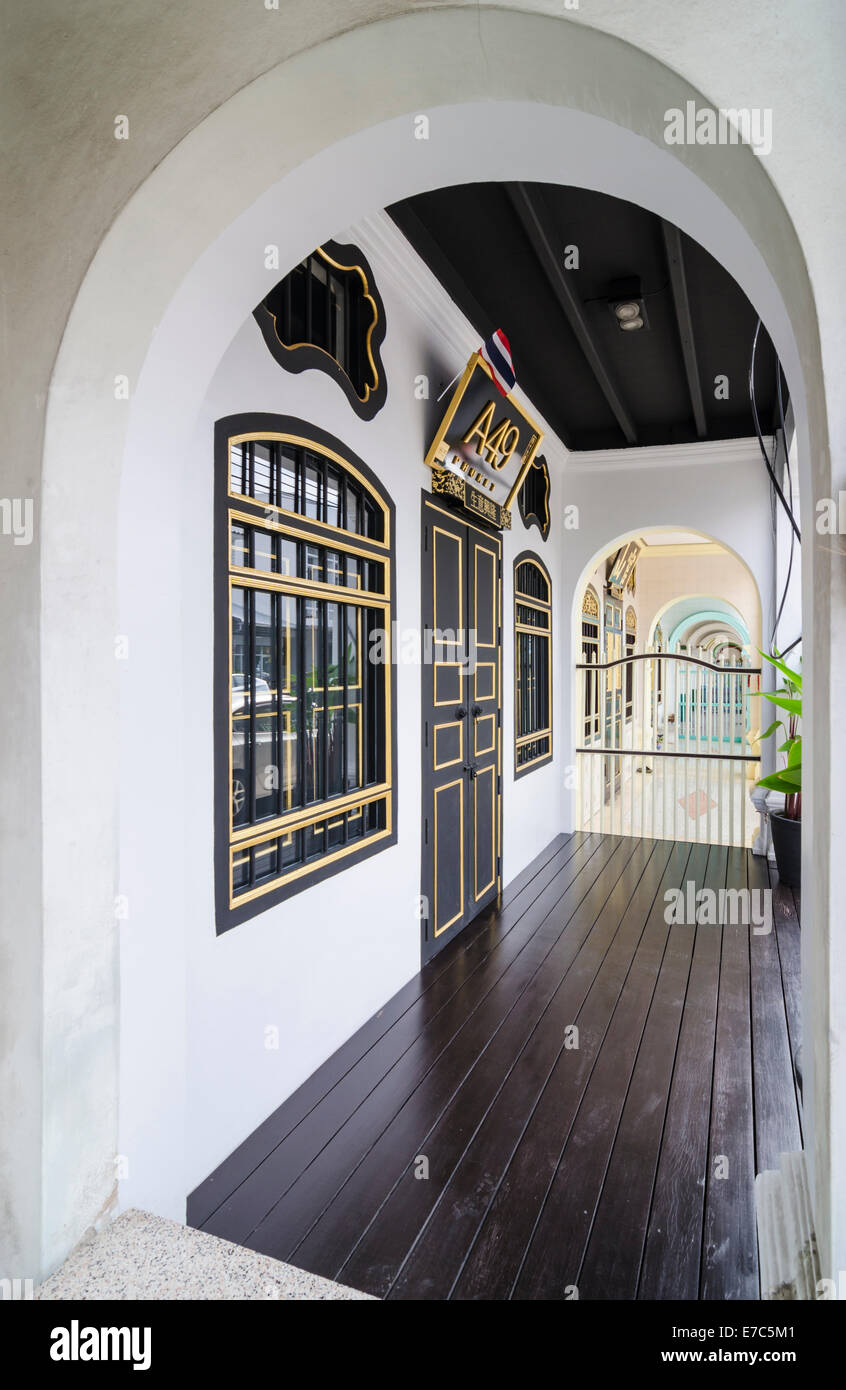 Detail des renovierten chinesisch-portugiesischen Hauses in der Altstadt von Phuket, Insel Phuket, Thailand Stockfoto