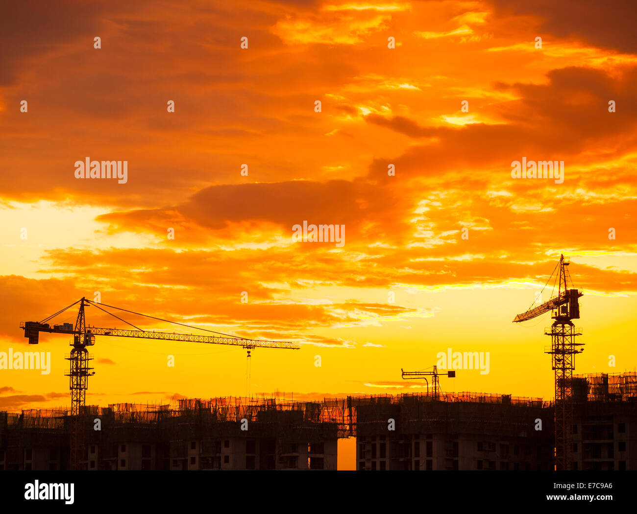 Sonnenuntergang Konstruktion-- Silhouette Stockfoto
