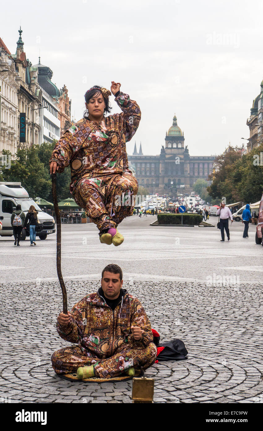 Steer Entertainer führen Sie auf dem Wenzelsplatz in Prag Stockfoto