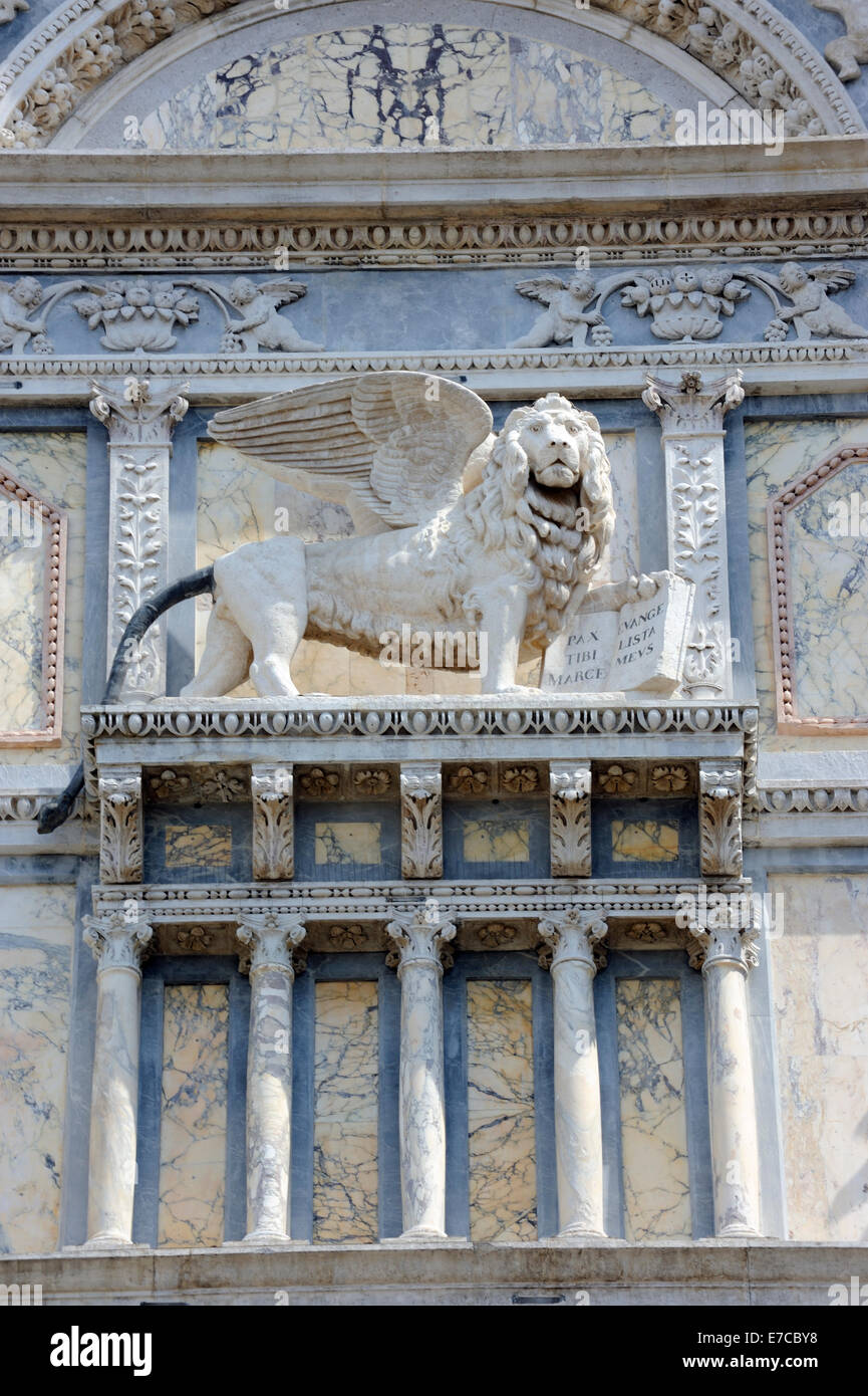 Der geflügelte Löwe von Venedig schmückt die Fassade der Fondamenta dei Mendicanti in Castello, Venedig Stockfoto