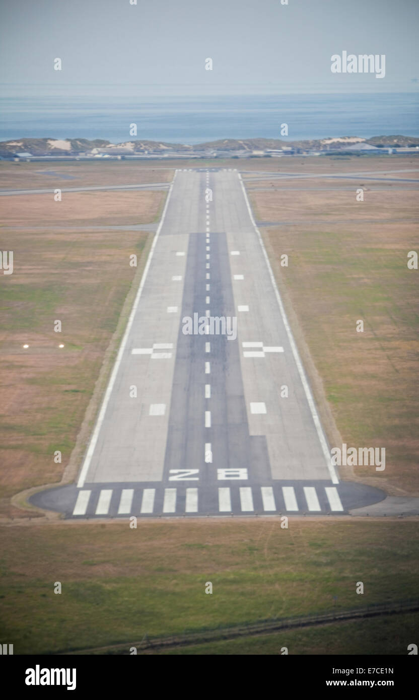 Kleines Flugzeug fliegen im Sommer Stockfoto