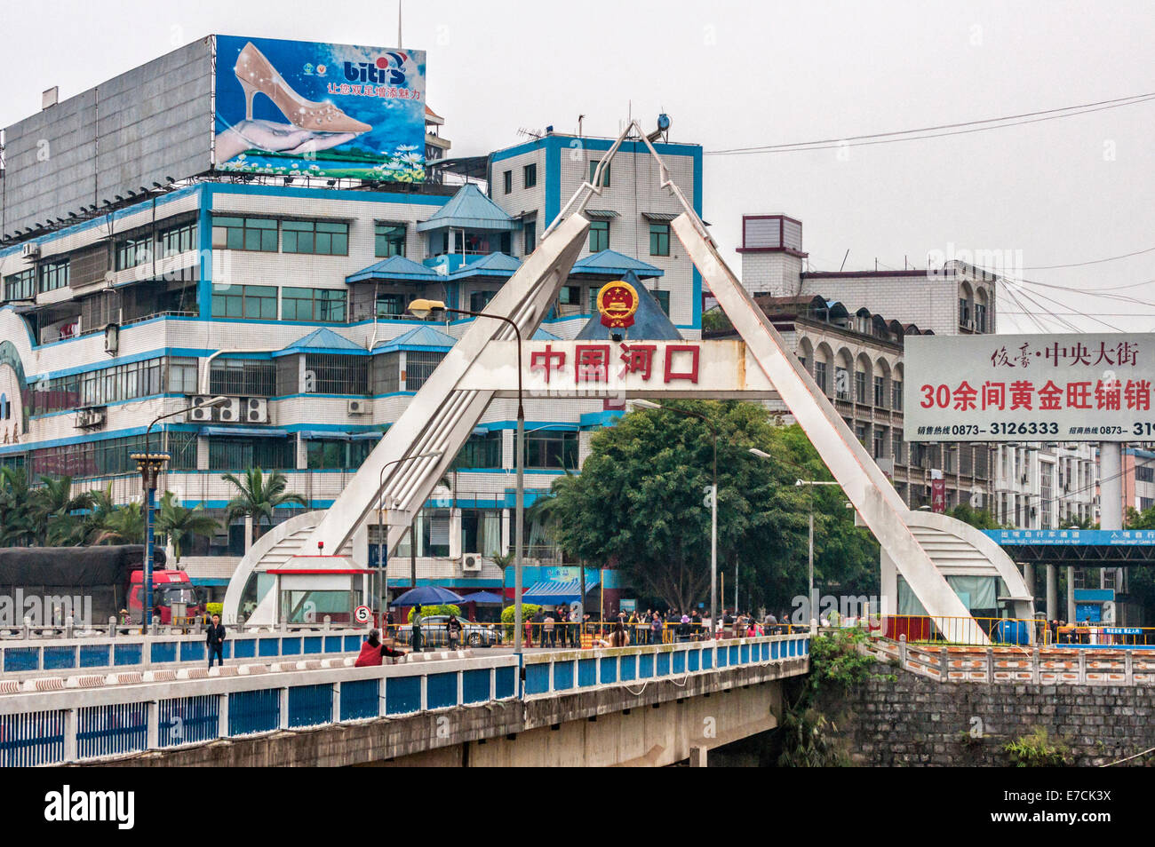 Grenzübergang zwischen vietnamesischen Stadt von Lao Cai und chinesische Stadt Hekou. Stockfoto