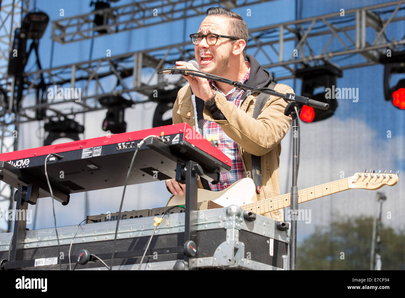 Chicago, Illinois, USA. 13. Sep, 2014. Musiker GRAHAM WRIGHT von der Band Tokyo Police Club tritt bei Adler Ballroom/The Rave in Milwaukee, Wisconsin © Daniel DeSlover/ZUMA Draht/Alamy Live News Stockfoto