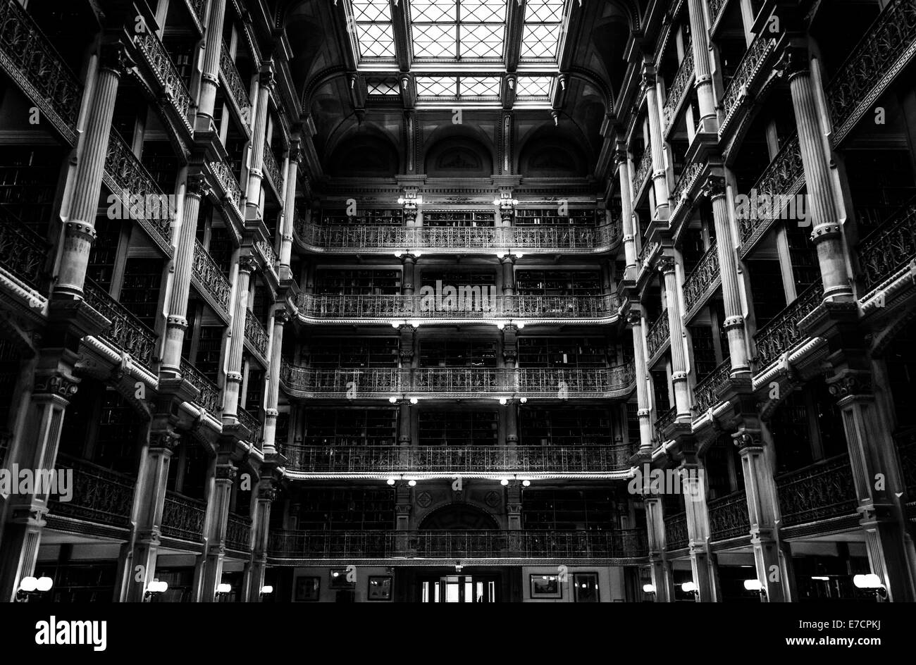 Das Innere der Peabody Library in Mount Vernon, Baltimore, Maryland. Stockfoto