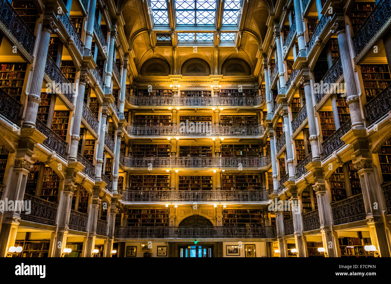 Das Innere der Peabody Library in Mount Vernon, Baltimore, Maryland. Stockfoto