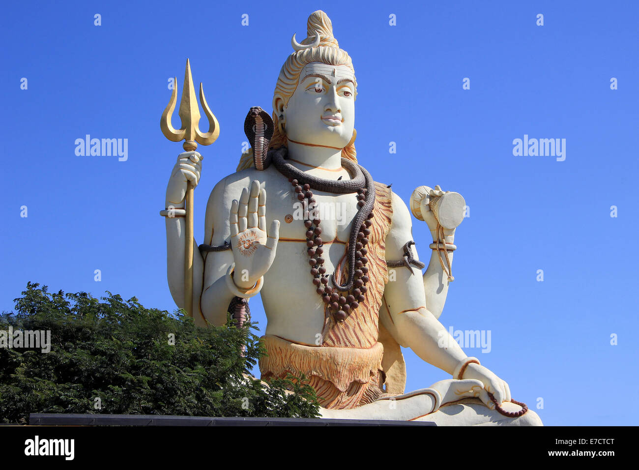 Lord Shiva in Ruhe, sitzen am Naganatha (Jyothirlinga)-Tempel in der Nähe von Dwaraka, Gujarath, Indien, Asien Stockfoto