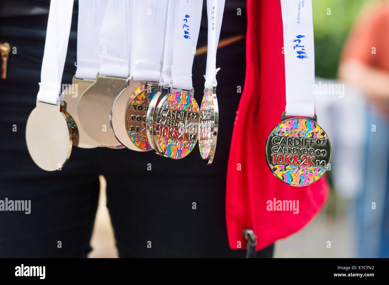 Medaillen aus dem jährlichen Cardiff 10k Rennen bereit, ausgehändigt werden. Stockfoto