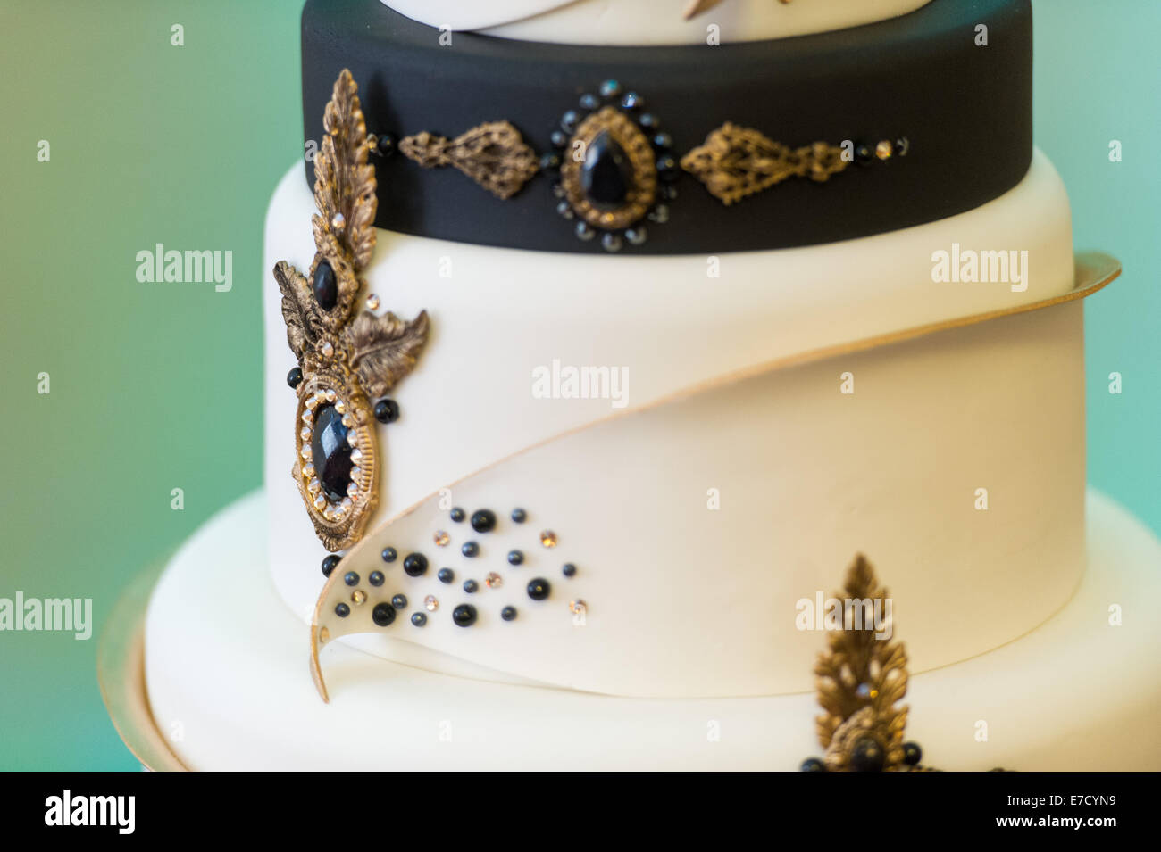 Detail von einem reich verzierten Kuchen Luxusdesign. Stockfoto