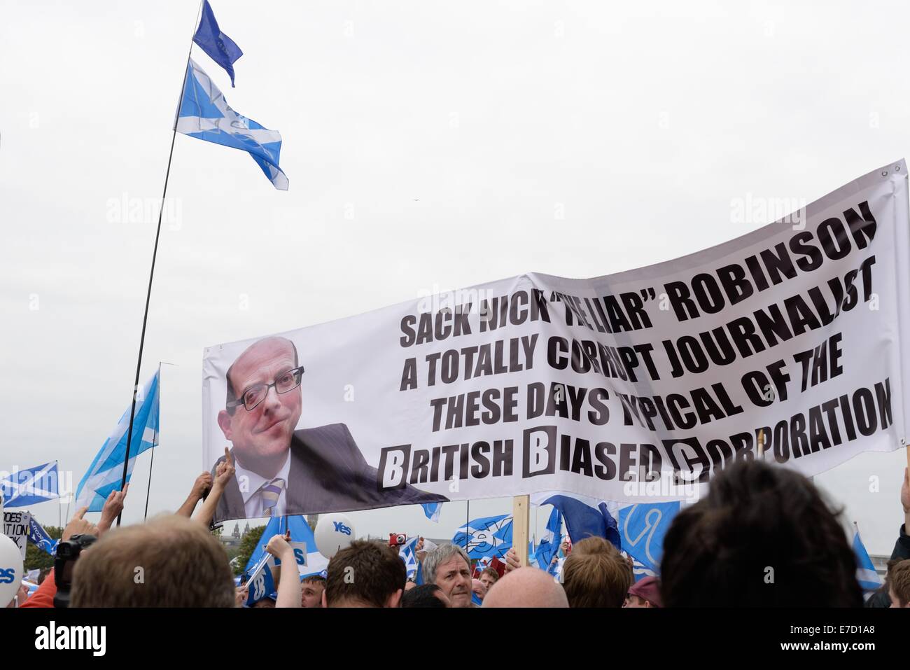 Glasgow, Schottland. 14. September 2014. BBC Protestmarsch. Eine erhebliche Menge an "Ja" Wähler marschierten durch Glasgow für den BBC-Studios zum protest gegen wahrgenommenen voreingenommen und korrupten Berichterstattung über Ereignisse im Vorfeld des Referendums. Bildnachweis: Douglas Carr/Alamy Live-Nachrichten Stockfoto