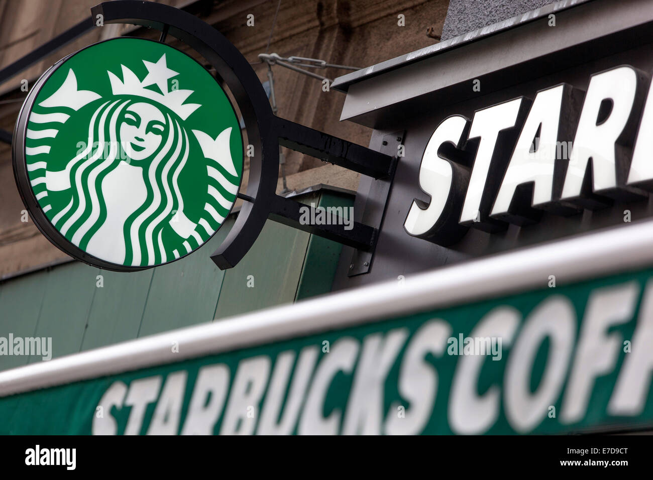 Starbucks Coffee Zeichen Prag Tschechische Republik Stockfoto