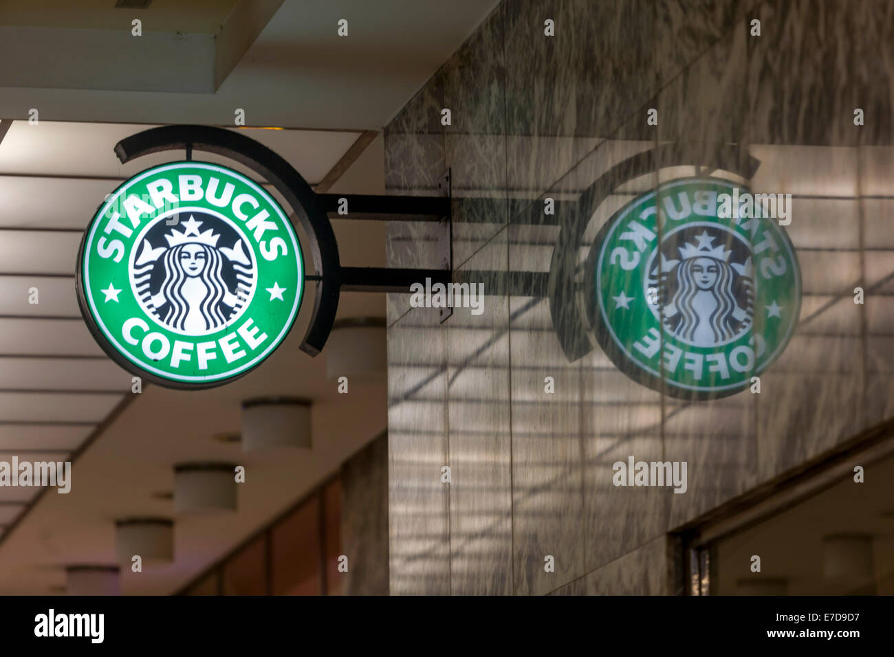 Starbucks Coffee Zeichen Prag Tschechische Republik Stockfoto