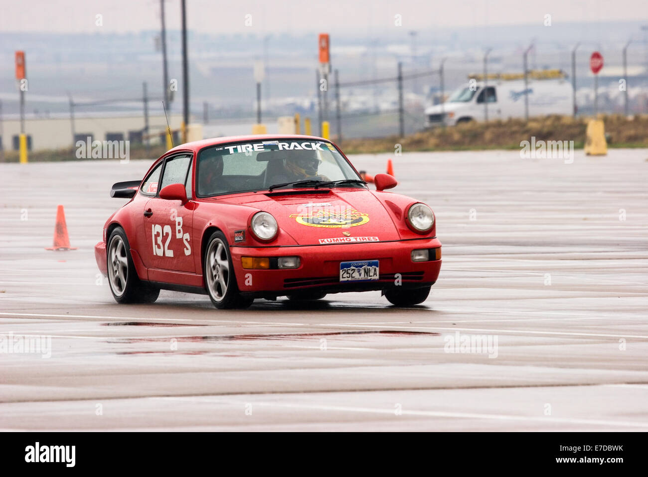 Ein 1993 roten Porsche 911 ein Autocross-Rennen auf eine Regionalveranstaltung Sports Car Club of America (SCCA) Stockfoto