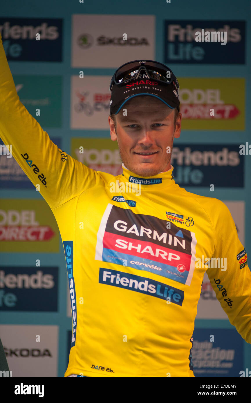 Whitehall, London UK. 14. September 2014. Dylan van Baarle Team Garmin Sharp gewinnt das gelbe Trikot von Freunden Leben als Gewinner des Freunde Leben Tour of Britain nach 8 b Schaltung Etappenrennen im Zentrum von London. Bildnachweis: Malcolm Park Leitartikel/Alamy Live-Nachrichten. Stockfoto