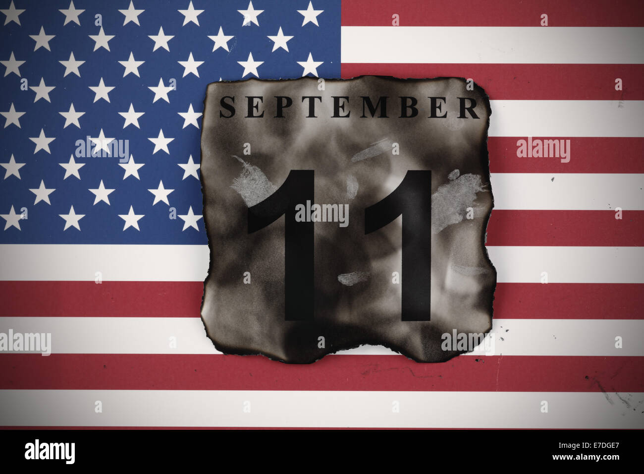 11.September verbrannt Seite und amerikanische Flagge des Kalenders. Stockfoto