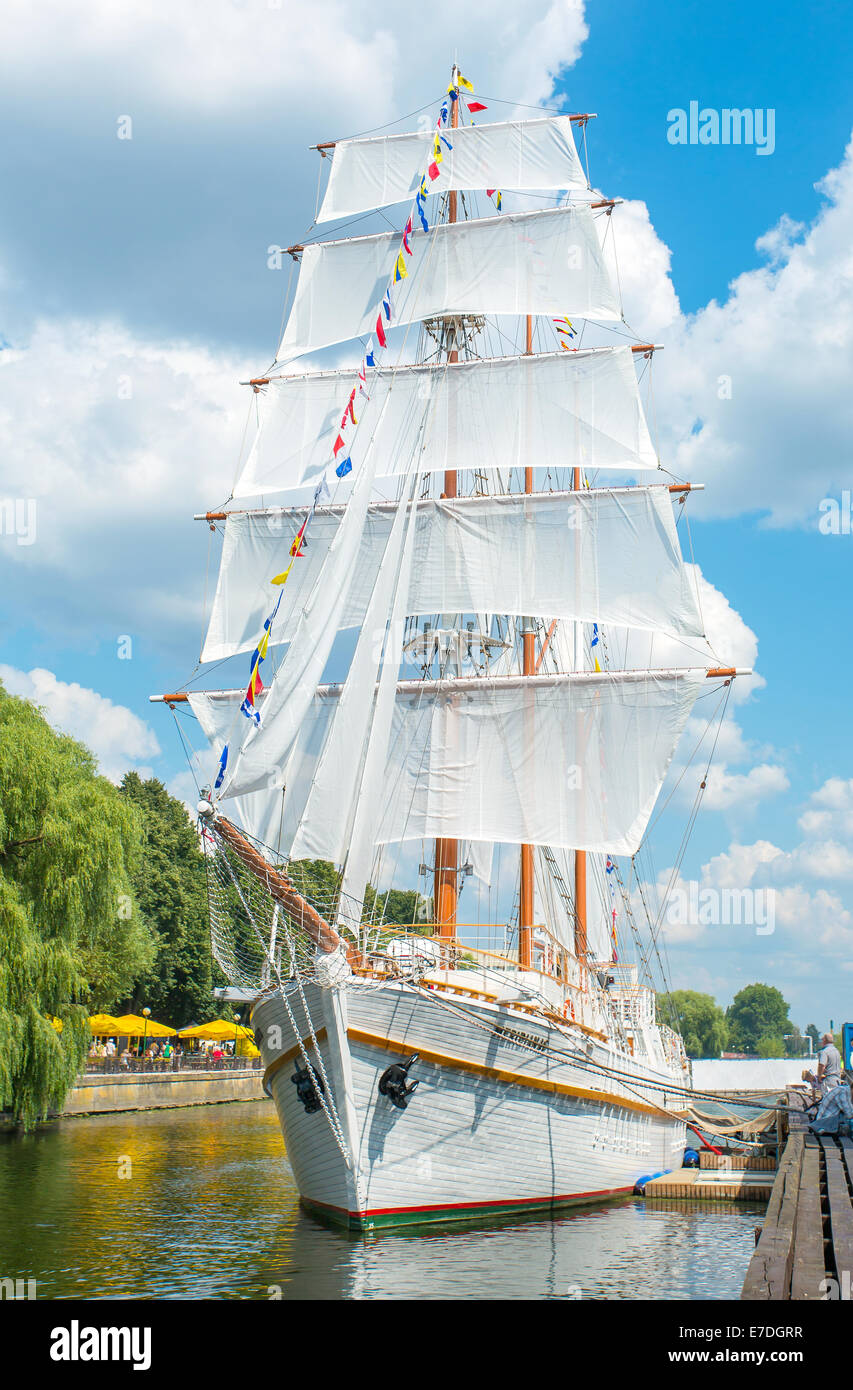 Dänen Kai - Segelschiff Meridianas. Klaipeda, Litauen. Stockfoto