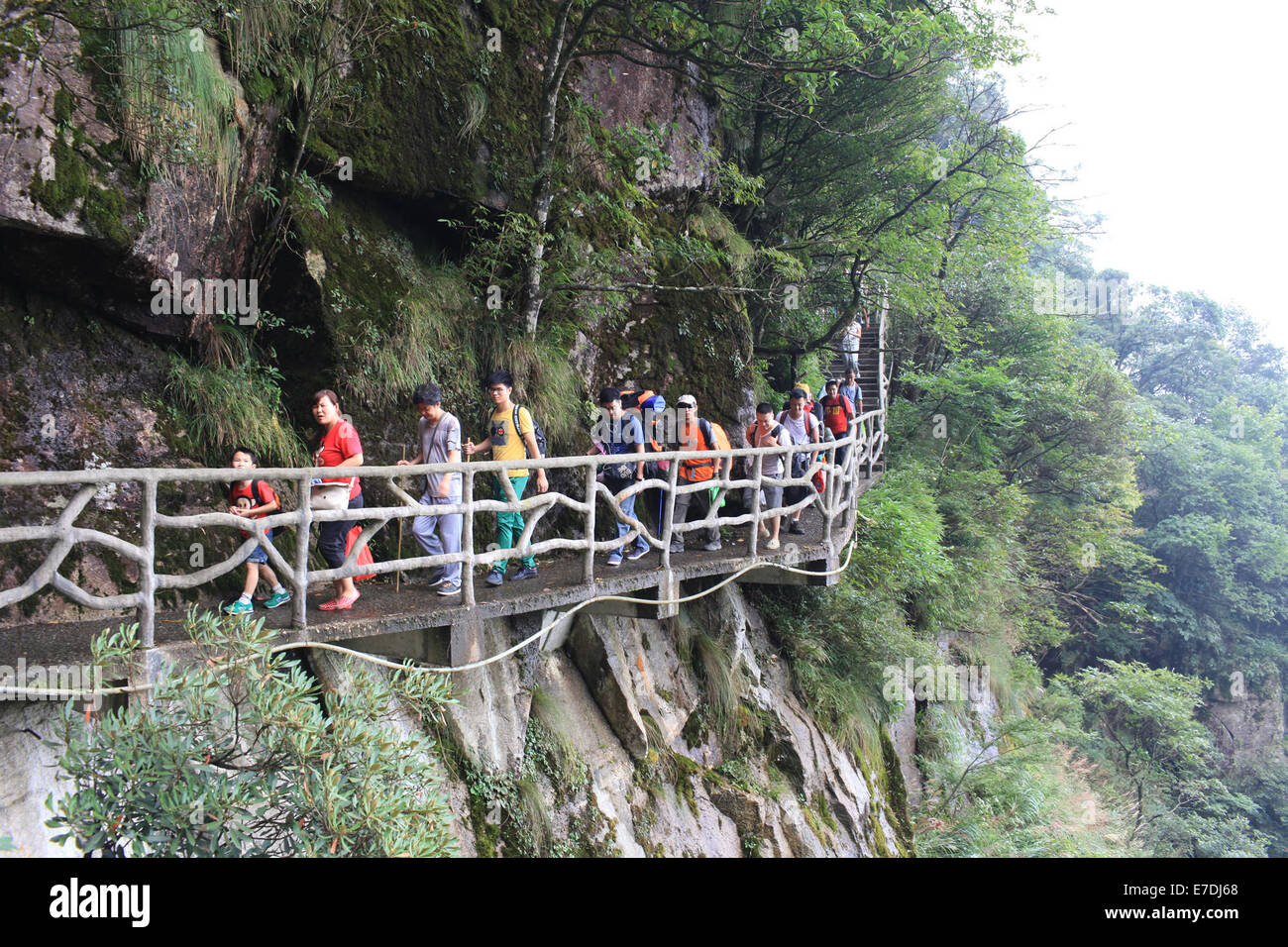 Der chinesischen Nanchang, Jiangxi Provinz. 13. Sep, 2014. Reisenden wandern während der 7. Camping Festival der Berg Wugong in Pingxiang, Osten Chinas Jiangxi Provinz, 13. September 2014. Das zweitägige camping vom Sept. 13 bis 14 zog Tausende von Reisenden auf der ganzen Nation. Bildnachweis: Zhang Hui/Xinhua/Alamy Live-Nachrichten Stockfoto