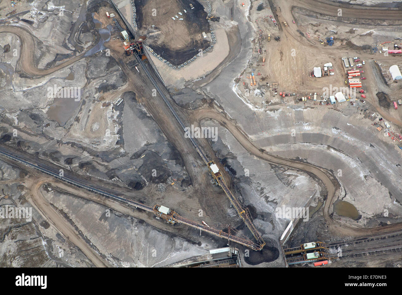 Luftaufnahme von Eisenbahn und Infrastruktur an tar sands Industrial Site, Fort McMurray, Alberta, Kanada Stockfoto