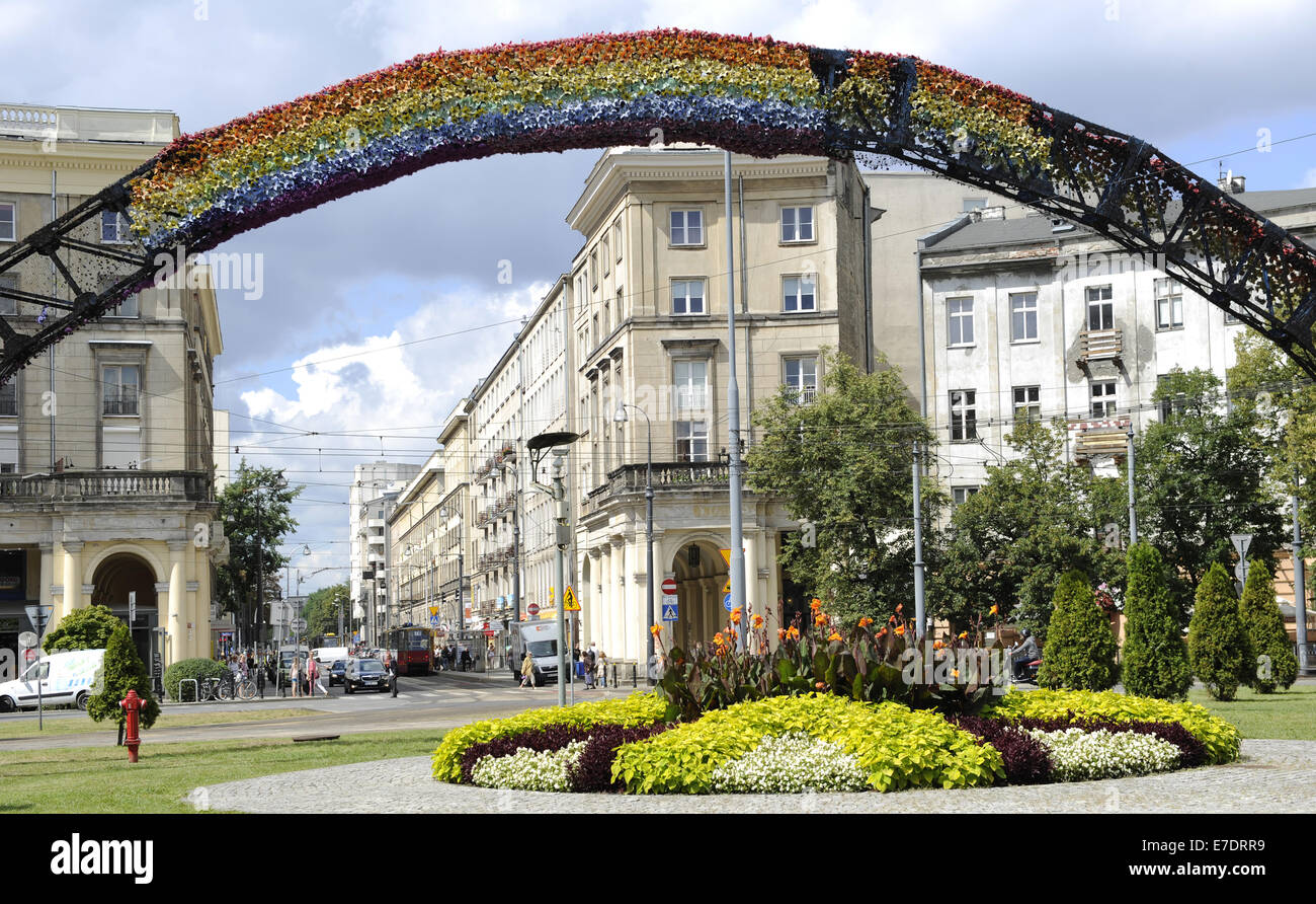 Polen. Warschau. Erlöser-Platz. Rainbow von Julita Wojcik, Mai 2014. Stockfoto