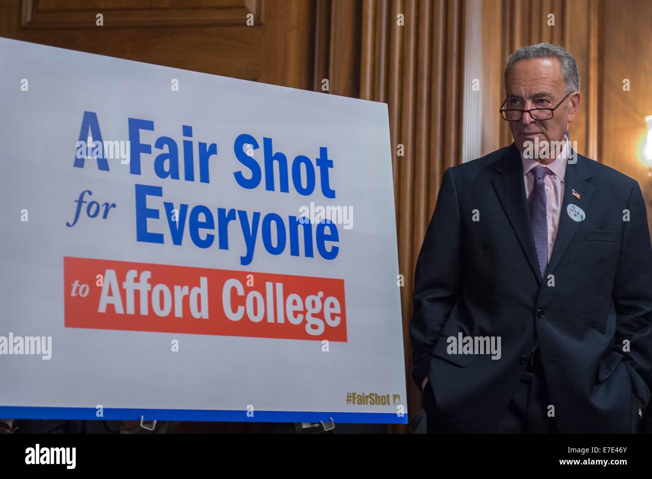 US-demokratische Senator Chuck Schumer während einer Pressekonferenz, ihr Programm für eine Messe zu unterstützen bieten College ohne 9. September 2014 in Washington, DC von Schulden erdrückt beschossen. Stockfoto