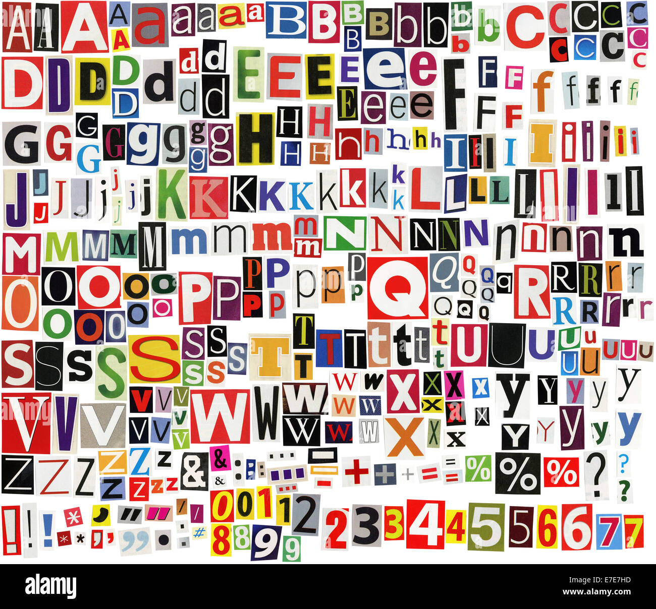 Große Größe Zeitung, Magazin Alphabet mit Buchstaben, Ziffern und Symbolen. Stockfoto