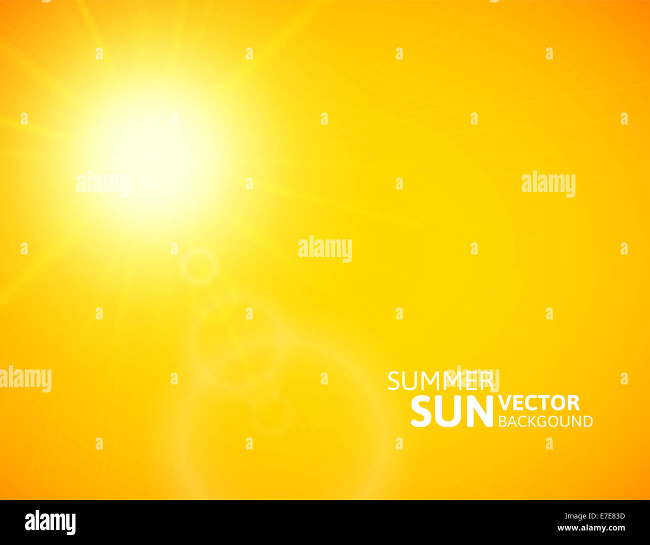 Sommer Hintergrund, Sommersonne mit Blendenfleck Stockfoto