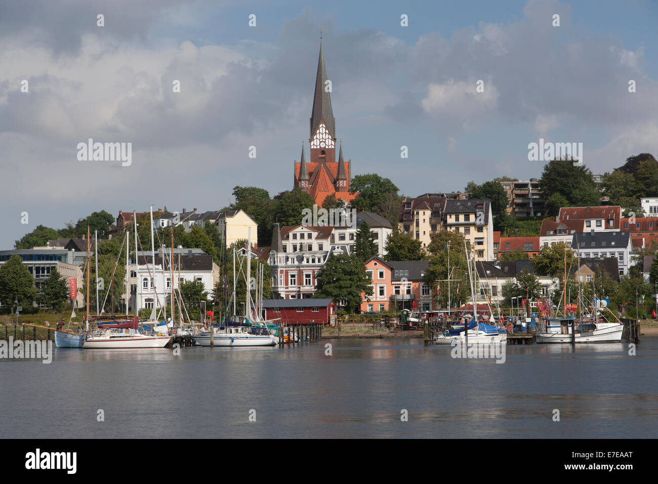 Blick auf Flensburg-Jürgensby mit Kirche st. Jürgen, Schleswig Holstein, Deutschland Stockfoto