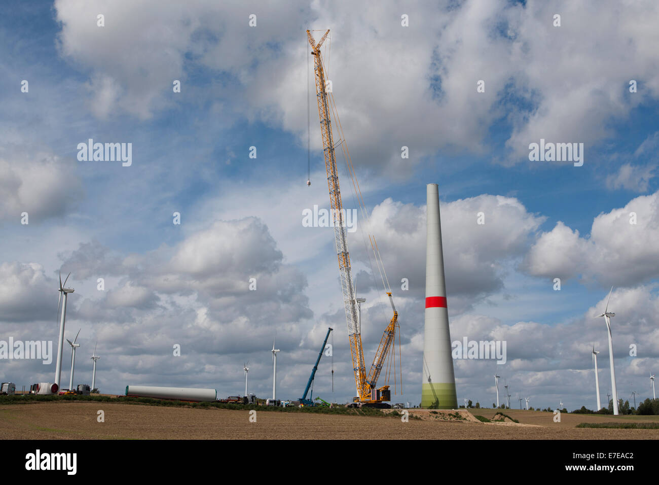 Installation von einer Windkraftanlage, Schönermark, Uckermark, Brandenburg, Deutschland Stockfoto